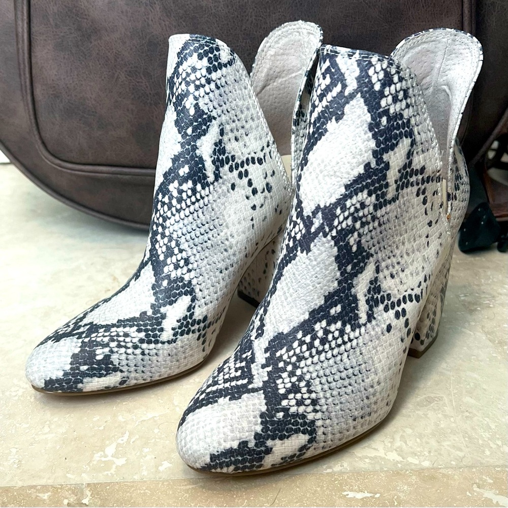 Steve Madden round toe snake print booties. Never worn. Size 7.5